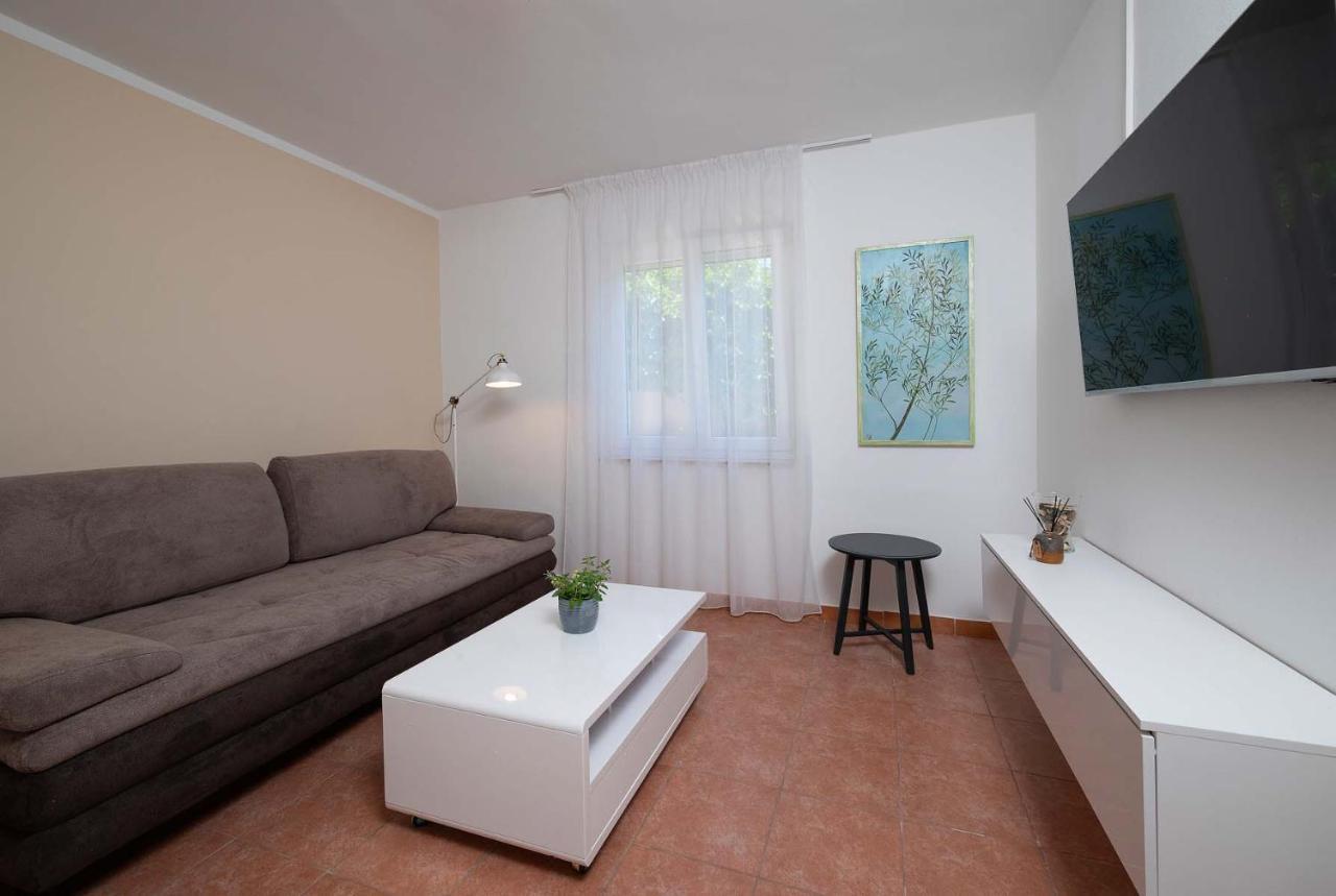 Apartments Pimpinella Premantura Bagian luar foto